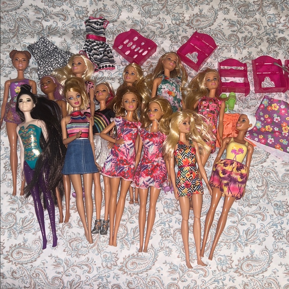 Barbies ✅ and Accessories Bundle